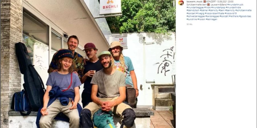 Der Grund: kulturelle Aneignung. Mehrere Mitglieder der Band trugen Dreadlocks und sie spielten Reggaemusik.