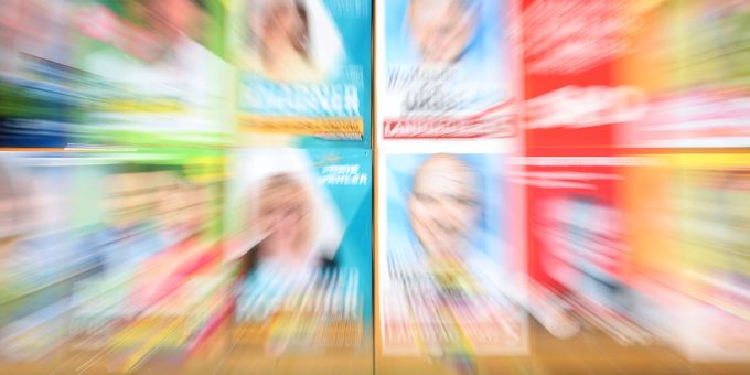 In Dresden ist erneut eine Politikerin beim Aufhängen von Wahlplakaten angegriffen worden. Vor wenigen Tagen ist SPD-Kandidat Matthias Ecke schwer verletzt worden. In Dresden ist erneut eine Politikerin beim Aufhängen von Wahlplakaten angegriffen worden. Vor wenigen Tagen ist SPD-Kandidat Matthias Ecke schwer verletzt worden.