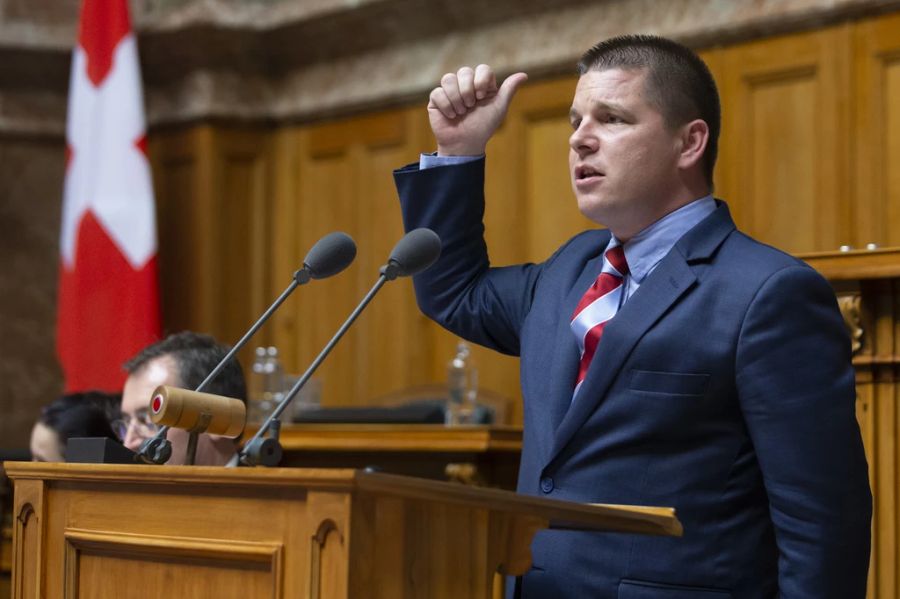 SVP-Nationalrat Erich Hess sieht sich in seiner Politik bekräftigt: «Die Reitschule ist ein Brutnest für Linksextreme!» Die Stadt müsse den Betrieb schliessen. (Archivbild)