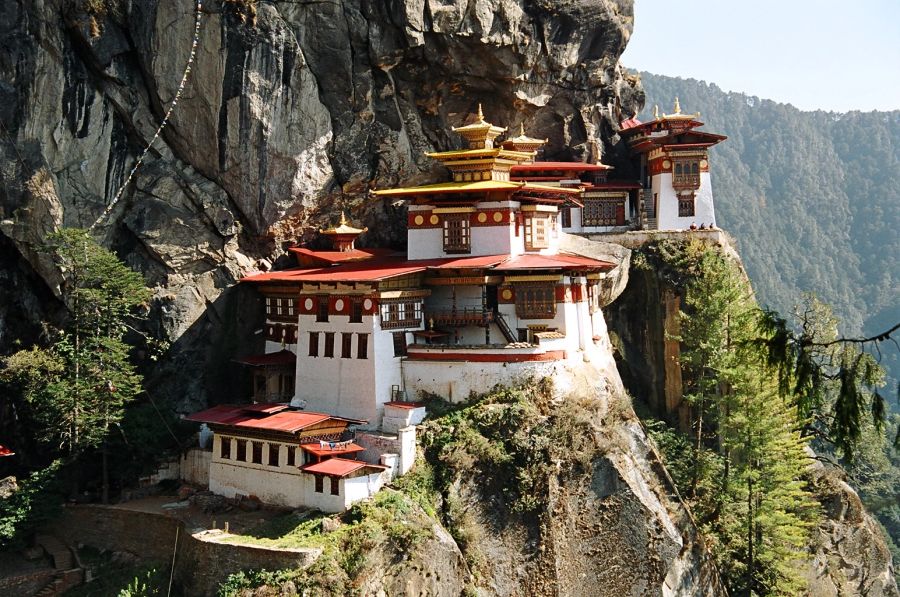 Taktshang oder Tigernest ist ein buddhistisches Kloster im Königreich Bhutan und steht bei VistaJet auch auf dem Programm.