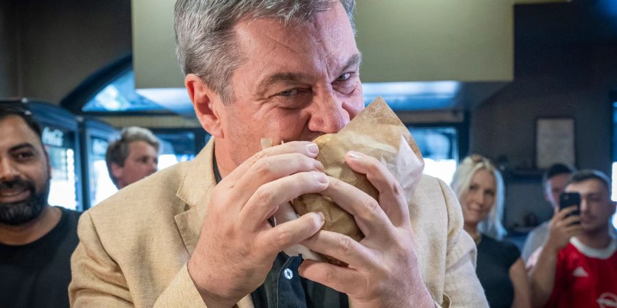 Der Ministerpräsident lud Instagram-Follower zum gemeinsamen Döner-Mahl ein.