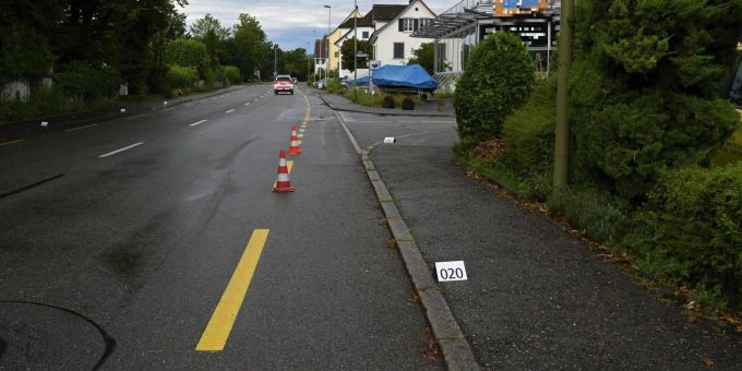 Stäfa ZH: Radfahrer bei Selbstunfall schwer verletzt. Stäfa ZH