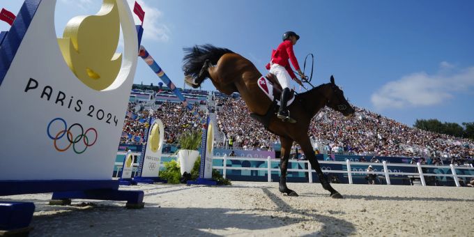 Steve Guerdat zeigt im Einzel bei Olympia 2024 eine starke Qualifikation. Olympia 2024