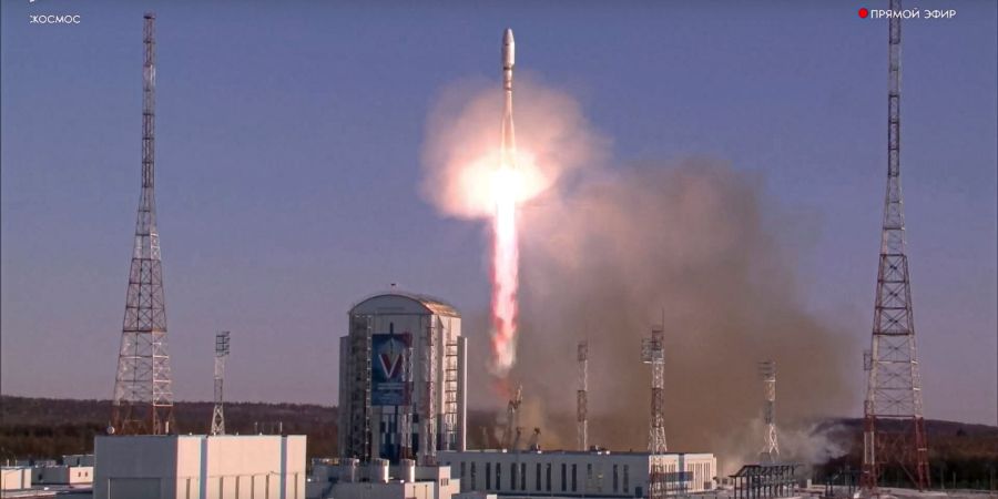 Eine russische Rakete hebt in den Weltraum ab. (Archivbild)