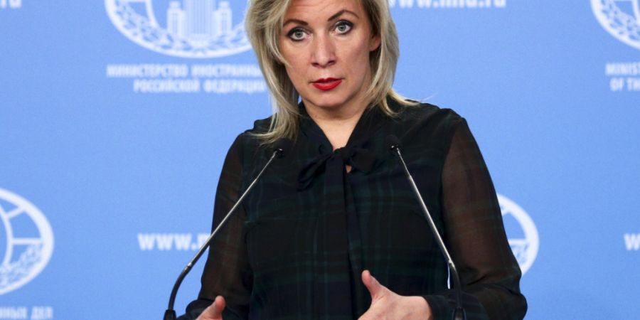 HANDOUT - Dieses vom Pressedienst des russischen Außenministeriums veröffentlichte Foto zeigt Maria Sacharowa, die Sprecherin des russischen Außenministeriums, während eines Briefin...
