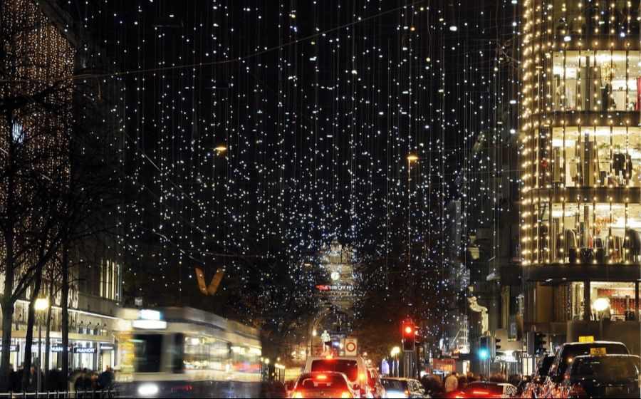 11'500 Lichter brennen während der Weihnachtszeit in der Zürcher Bahnhofstrasse.