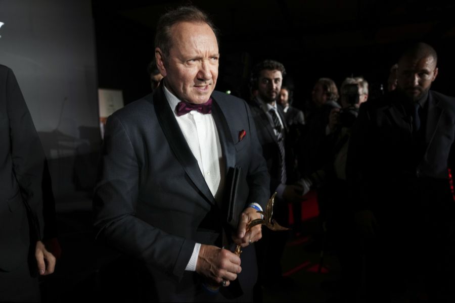 Er lebt jeweils dort, wo es gerade Arbeit gibt.