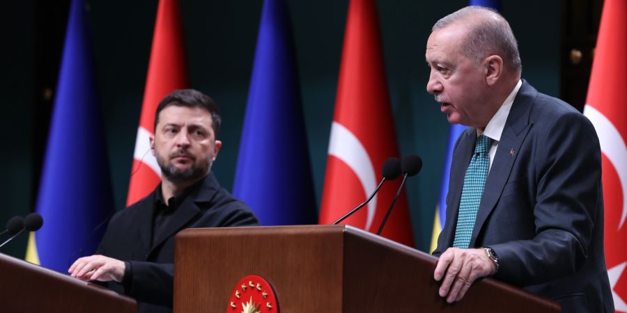 Selenskyj (r.) und Erdogan