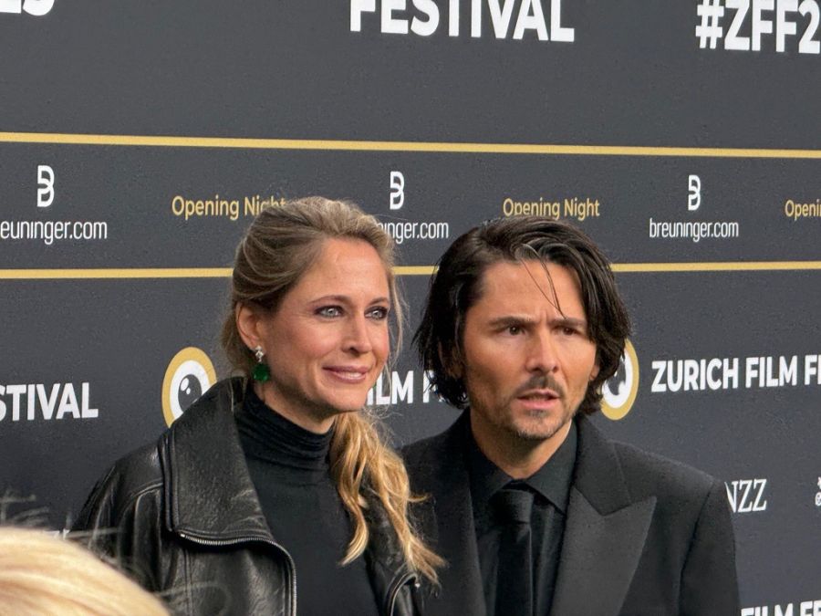Fiona Hefti zeigt sich mit ihrem Schatz Nenad Mlinarevic am Zurich Film Festival.