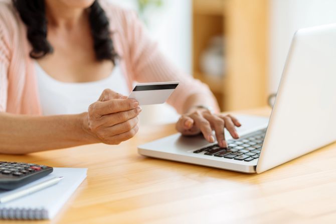 Identitätsbetrug Online-Shopping Bestellungen verurteilt