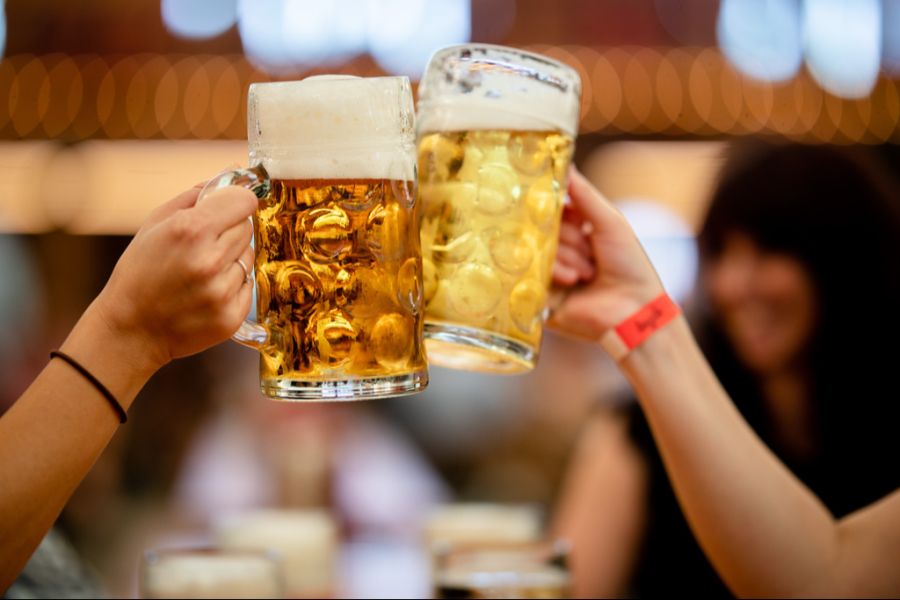 Es gab für die Gäste ein Getränkebon für eine Mass Bier.
