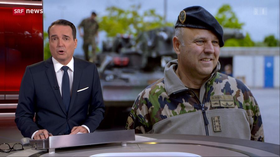 Umweltbewusst trägt Florian Inhausen offenbar denselben Anzug gleich zweimal hintereinander: Hier am 13. September ...