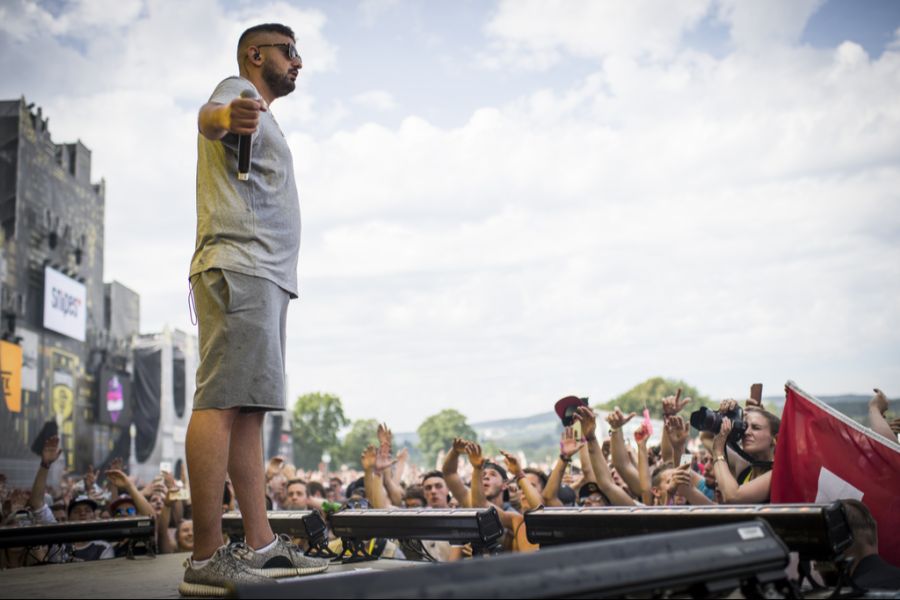 Haftbefehl wuchs in Offenbach auf. Seine Familie hat kurdisch-türkische Wurzeln.