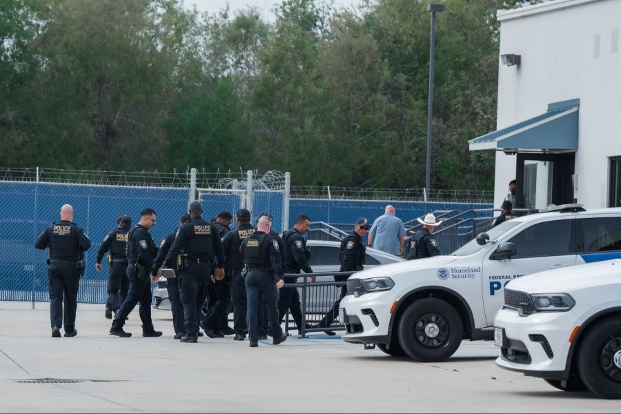 Ziel der Trump-Regierung ist es, jährlich mindestens eine Million Menschen festzunehmen und abzuschieben.