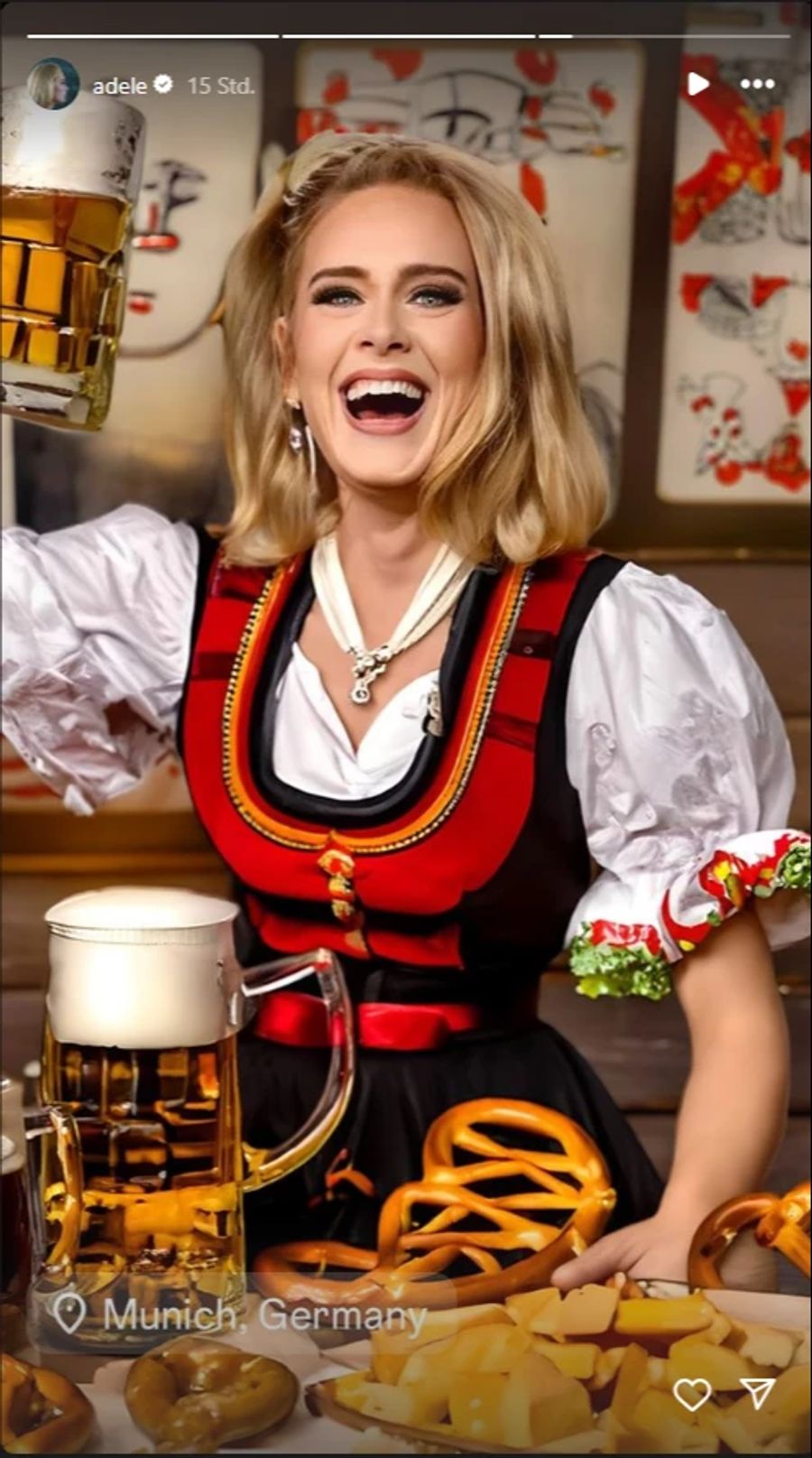 ....oder im Dirndl mit einer Mass Bier.