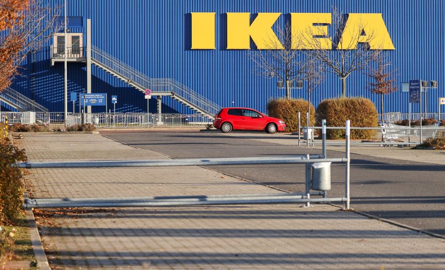 «Für Konsument:innen ist es nicht ersichtlich, dass die Liefermethode einen Einfluss darauf hat, ob Ikea den Kaufvertrag einhält», so der Jurist. «Wenn das so gehandhabt wird, braucht es nach meinen Einschätzungen eine Information an die Kund:innen – diese fehlt bisher.»