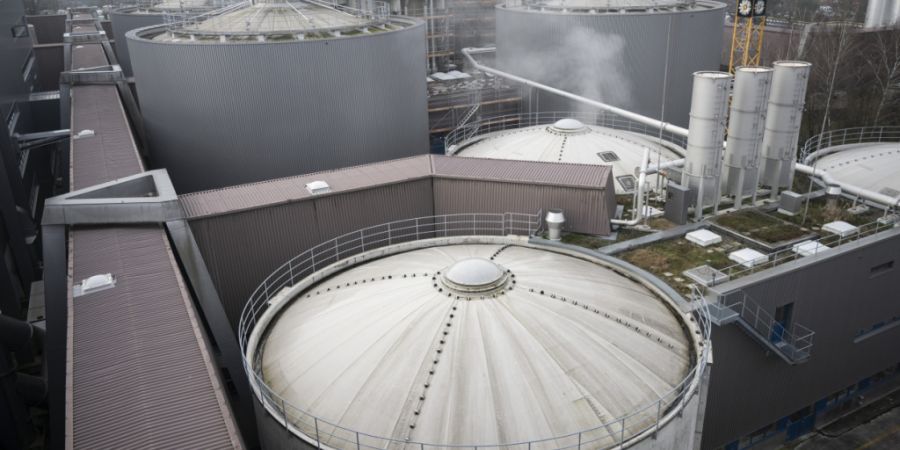 Die Stadt Zürich will CO2 aus dem Rauchgas der Klärschlammverwertungsanlage abscheiden. Doch nun hat sie die Vergabe abgebrochen. (Archivbild)