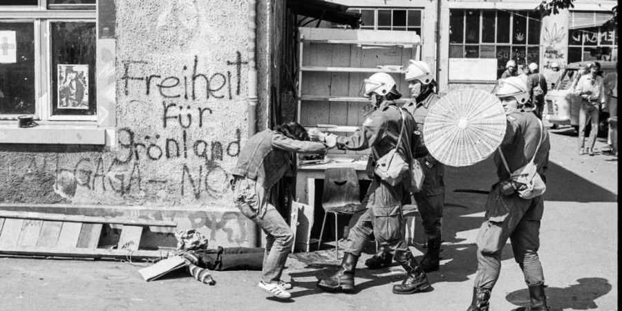 Razzia in einem gesellschaftlichen Klima, das die Bewegten an Packeis denken lässt: Autonomes Jugendzentrum (AJZ) in Zürich, 1980.