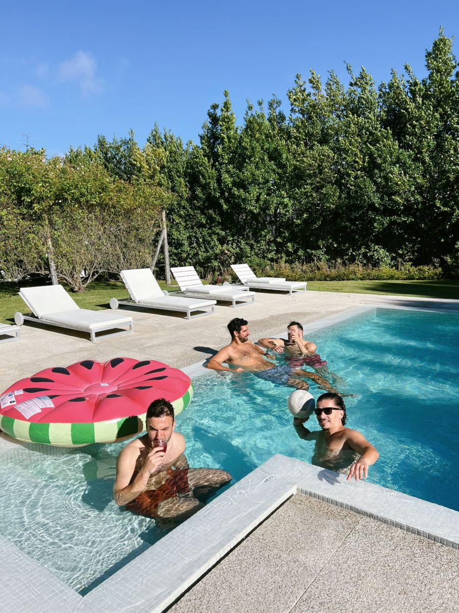 Auch ein Pool-Verbot könnte helfen, die knappen Wasserreserven zu schonen. (Symbolbild)