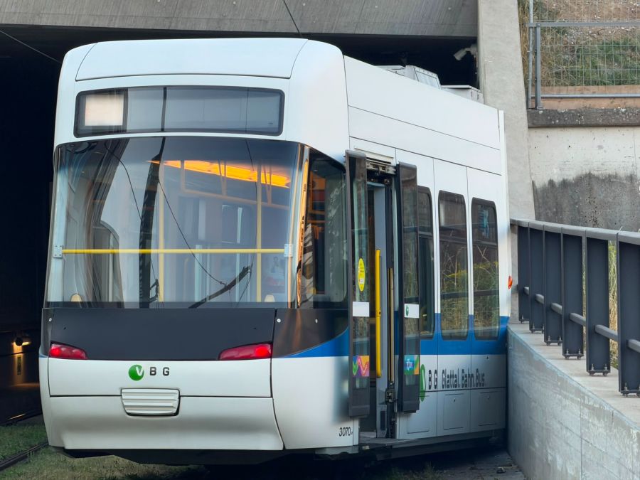 Das entgleiste Tram der VBZ.