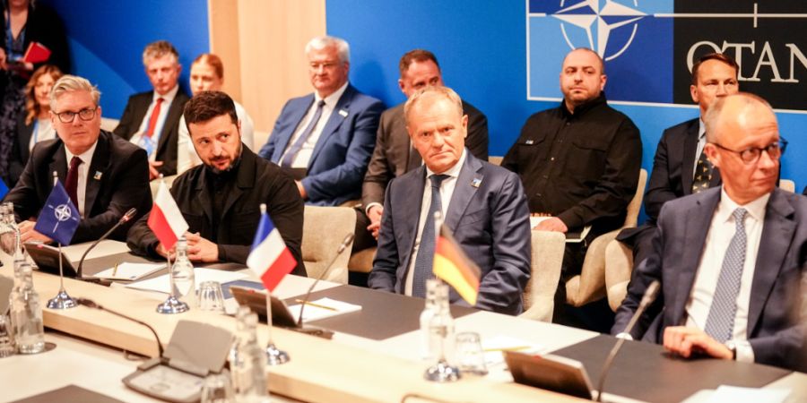 ARCHIV - Keir Starmer (l-r), Premierminister von Großbritannien, Wolodymyr Selenskyj, Präsident der Ukraine, Donald Tusk, Ministerpräsident von Polen, und Bundeskanzler Friedrich Mer...