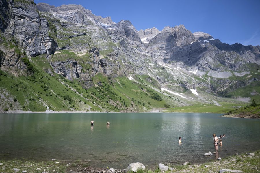 Fachleute warnen vor chemischen UV-Filtern in alpinen Seen.