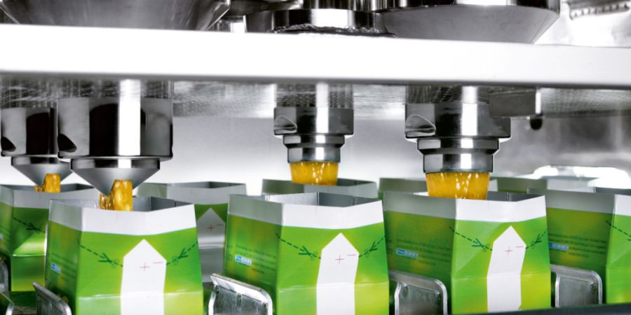 SIG stellt Verpackungslösungen für Lebensmittel und Getränke her, darunter vor allem Getränkekartons.