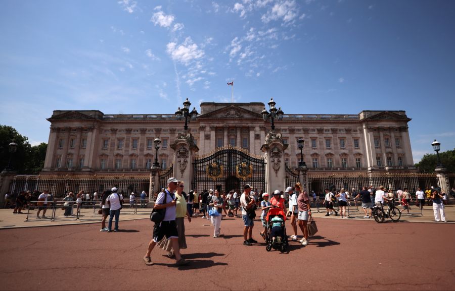 King Charles soll ihm ein Zimmer im Buckingham-Palast angeboten haben.