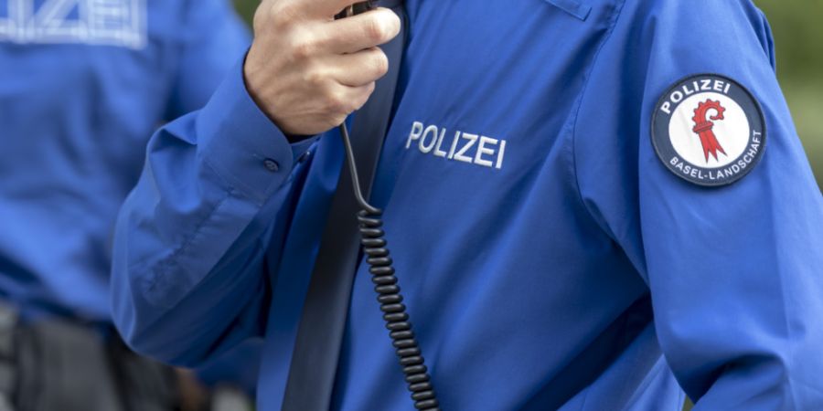 Die Polizei Basel-Landschaft stand am Donnerstagabend bei einem Kellerbrand in Füllinsdorf im Einsatz. (Symbolbild)