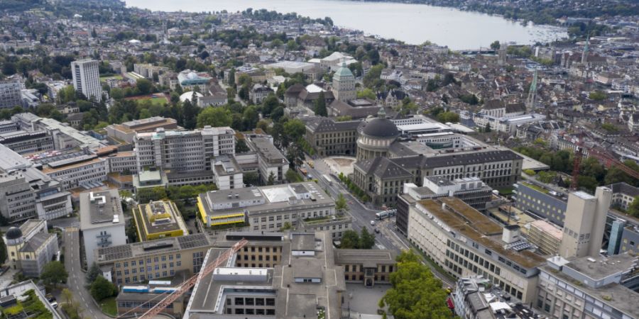 Das Gebiet neben dem ETH Hauptgebäude (im Bild rechts unten) wird am Sonntag vorsorglich evakuiert. Auch 270 Anwohner müssen ihre Wohnungen mehrere Stunden lang verlassen. (Archivbild)