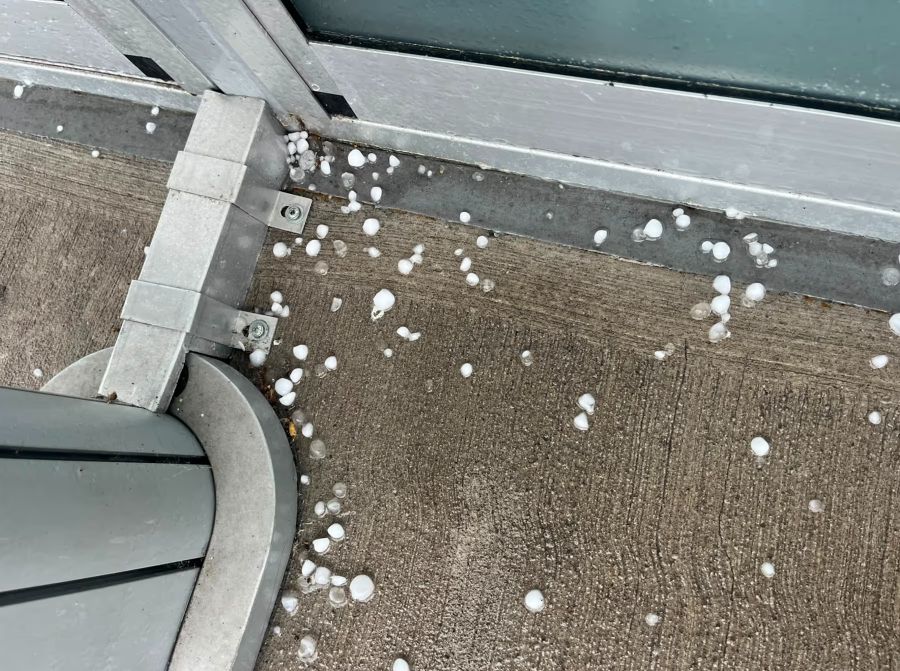 Auch Hagel fiel vielerorts.