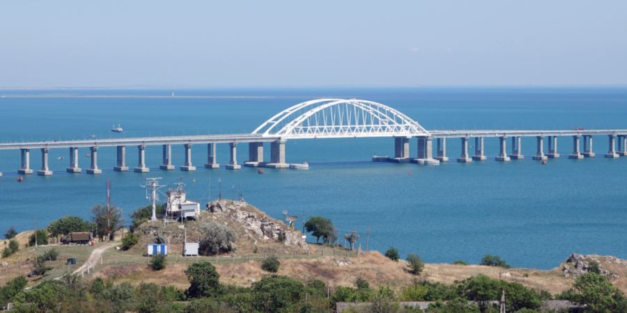 ARCHIV - Die Krim-Brücke zwischen Kertsch und dem russischen Festland. Foto: Ulf Mauder/dpa/Symbolbild