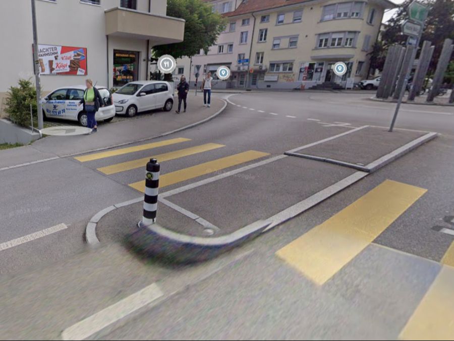 Zum Vergleich: So sieht die Situation rund um den Fussgängerstreifen ohne Baustelle aus.