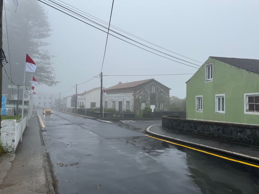 Da musste man sich den Sommer einreden. Regentag in Sete Cidades Mitte Juni.