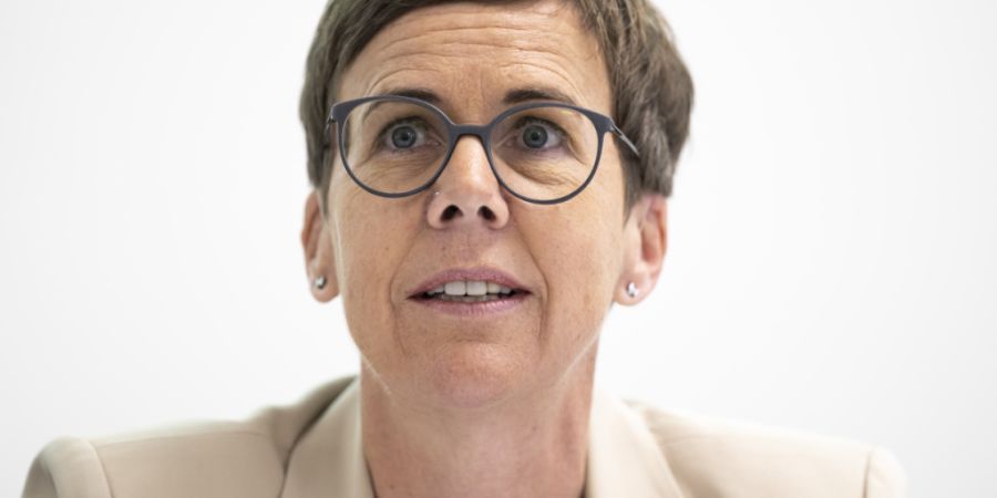 Die Obwaldner Finanzdirektorin Cornelia Kaufmann (Mitte) sieht sich mit stark steigenden Gesundheitskosten konfrontiert. (Archivaufnahme)