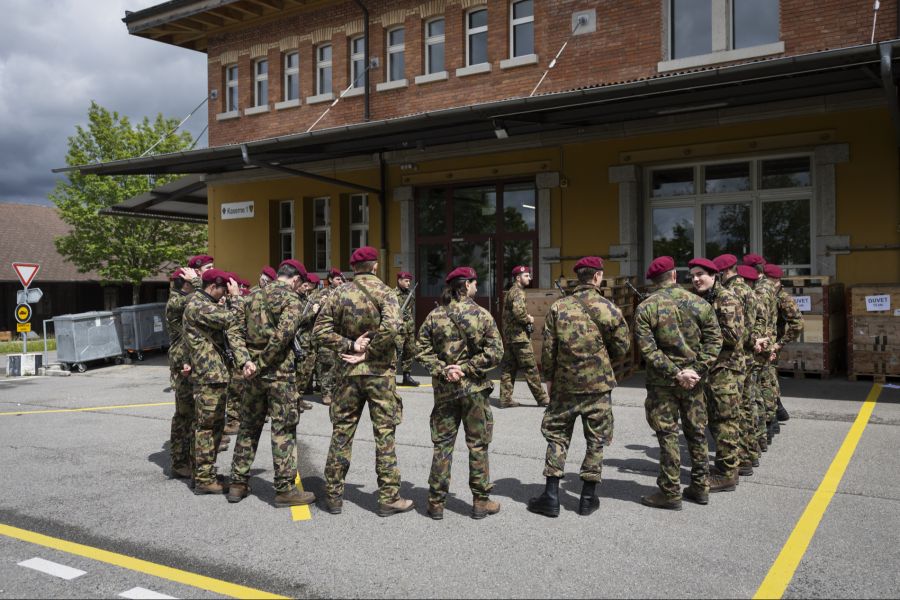 Mit dem 18. Geburtstag startet für viele junge Männer die Militärpflicht – oder aber, man wechselt in den Zivildienst.