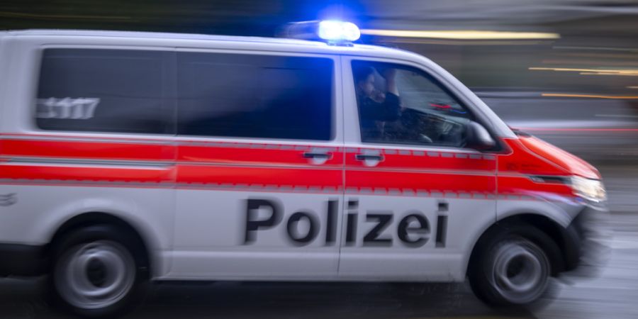 Angestellte der Stadt Zürich im Schichtbetrieb könnten in Zukunft von weniger Arbeitszeit bei gleichem Lohn profitieren. Infrage käme etwa die Stadtpolizei. (Symbolbild)