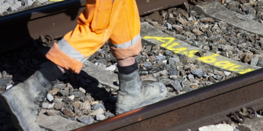 Die SBB realisieren beim Bahnhof Siebnen-Wangen SZ ein neues Überholgleis. Zudem wird der Bahnhof barrierefrei umgebaut. (Symbolbild)