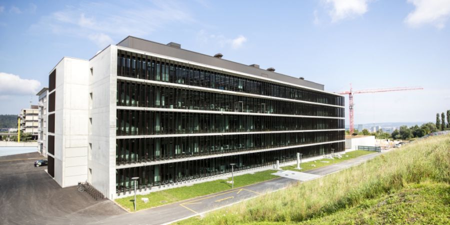 Die Uni Irchel in Zürich wird stetig erweitert oder umgebaut (im Bild das Laborgebäude, das 2021 erstellt wurde). Nun soll ein Rochadebau dazu dienen, den Betrieb während der Sanieru...