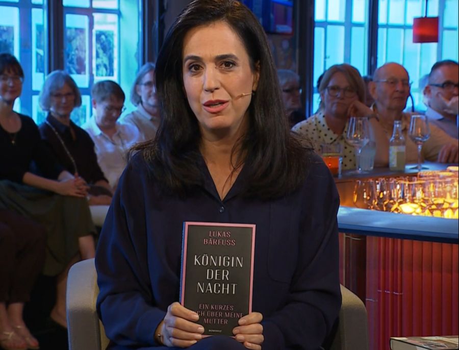«Wir sind drei Leute, die viel aus diesem Buch mitnehmen konnten», sagt Moderatorin Jennifer Khakshouri.