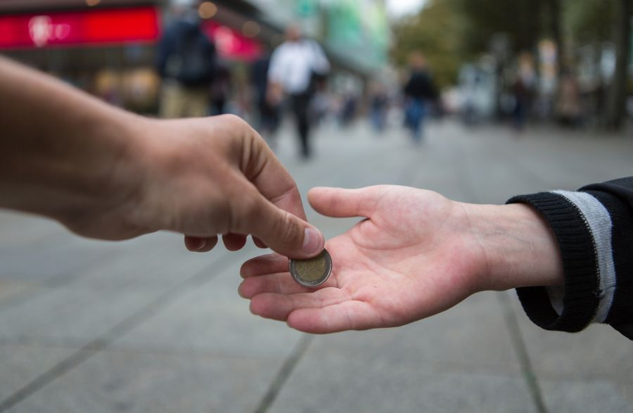Diese fragen die Gäste alle sieben Minuten um Geld und bleiben lange stehen. (Symbolbild)