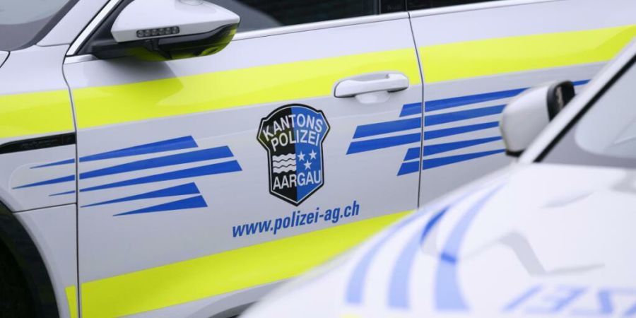 Mutmasslich zwei Motorradfahrer verprügelten in Aarburg AG einen Fussgänger und dessen Partnerin. (Archivbild)