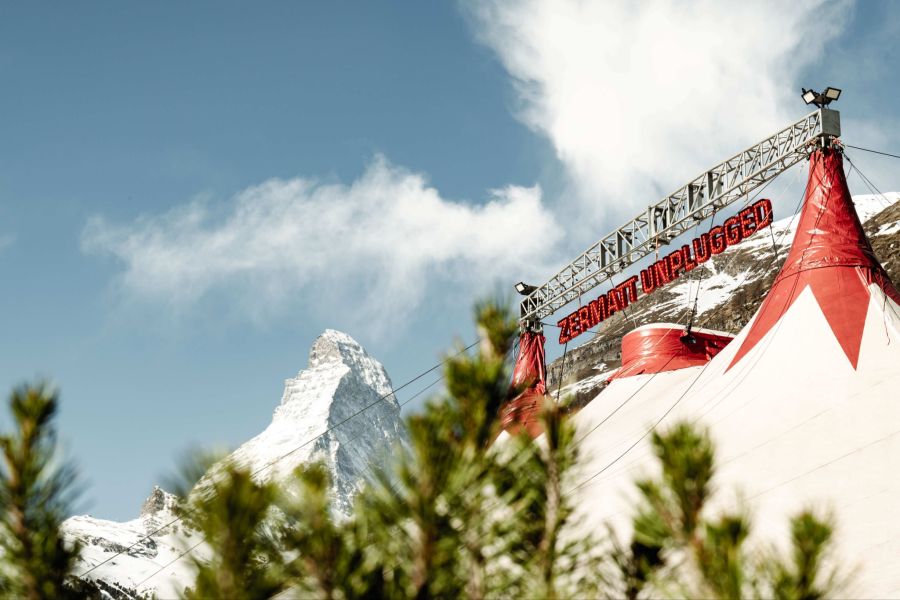 Ein beliebtes Sujet. Das Matterhorn hinter dem Zelt.
