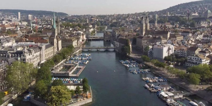 Blick über die Stadt Zürich – die Schweizer Finanzmetropole verteidigt Platz 1 im Smart City Index.