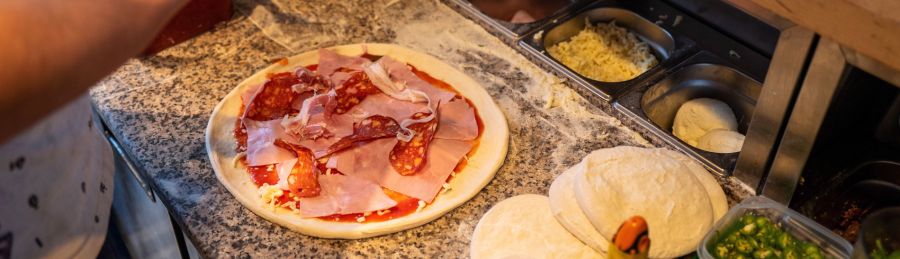 Trotzdem holen sie laut Fikret Demir die Pizza nicht selber ab.