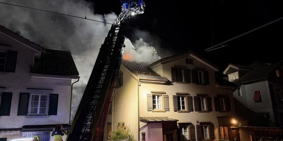 Am Sonntagabend ist es in Herisau zu einem Brand in einem Mehrfamilienhaus gekommen.