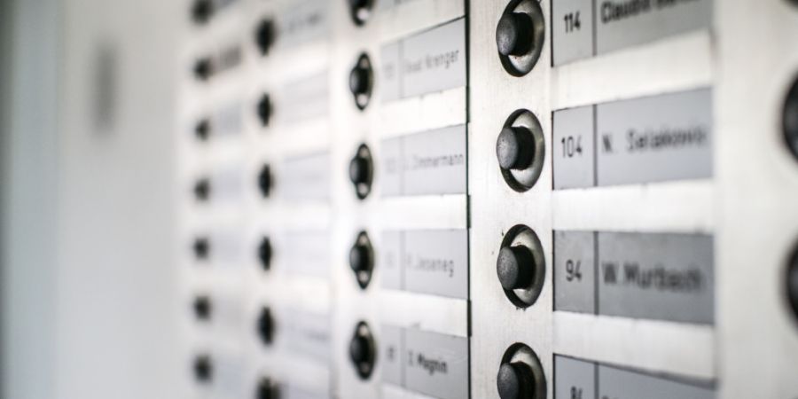 Ein Klingelstreich und Eierwürfe an eine Hauswand reichen nicht aus, um ein Einbürgerungsgesuch abzulehnen. Das Aargauer Verwaltungsgericht hiess die Beschwerde einer jungen Eritreeri...