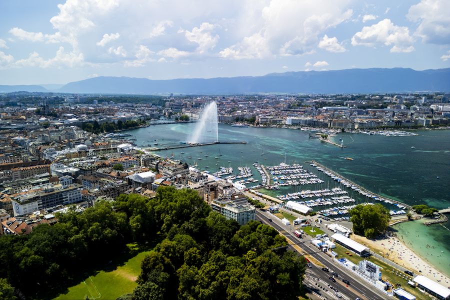 Einer der beiden Gewinner hat seinen Wohnsitz in der Schweiz, wie die Loterie Romande mitteilte. Hier im Bild die Stadt Genf. (Archivbild)