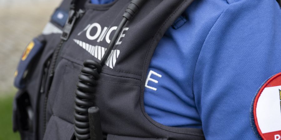 Die Berner Kantonspolizei sucht nach einem gewalttätigen Streit in Kirchberg nach mutmasslichen Beteiligten. (Symbolbild)