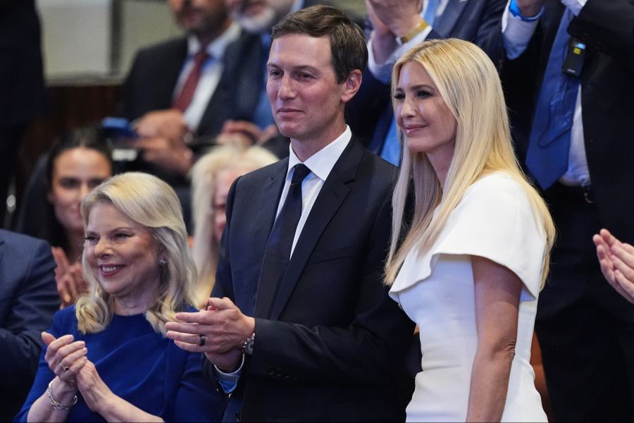 Ebenso wie Ivanka Trump und Ehemann Jared Kushner.